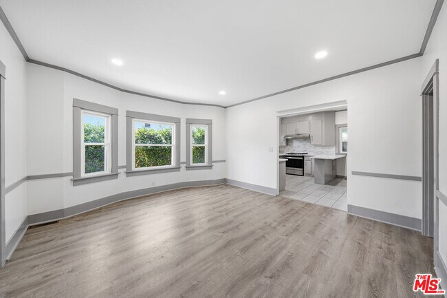 Foto del edificio - 613 N Lucerne Blvd