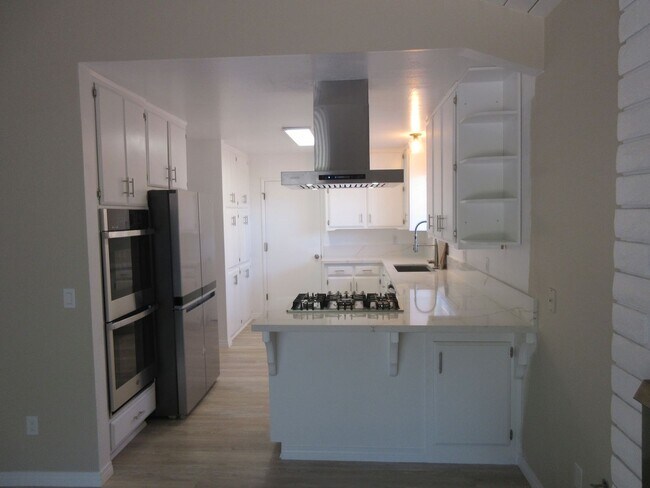 Foto del edificio - Three bedroom, two bath home located on a quiet cul-de-sac in desirable Bay View Heights