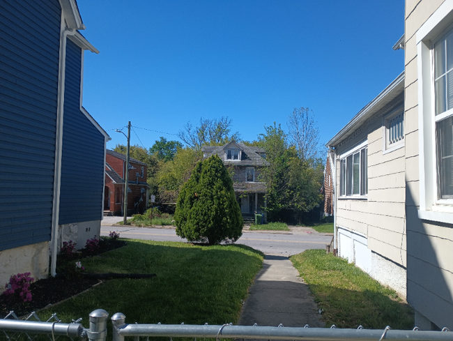 Building Photo - 2916 E Cold Spring Ln