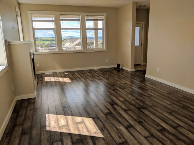 Building Photo - 8808 17 St