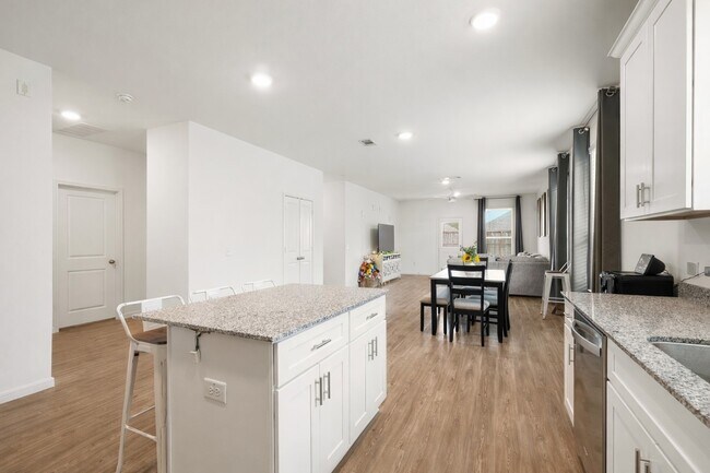 Building Photo - 8218 Wave Arbor Dr