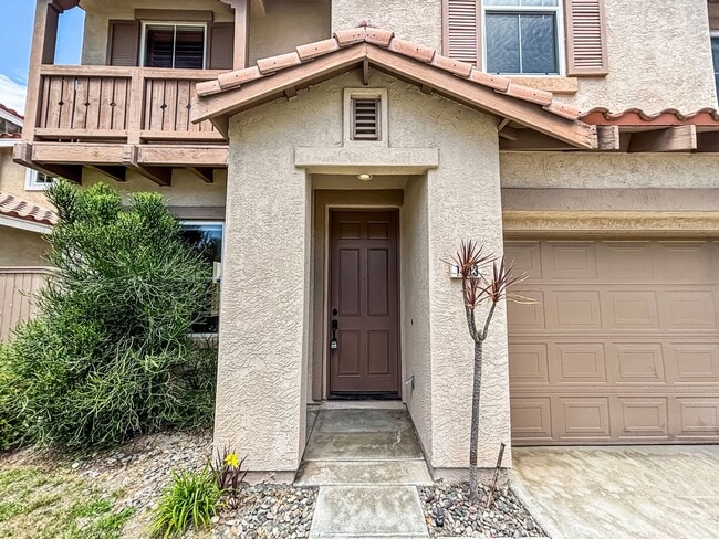 Building Photo - Beautiful 4BD/2.5BA House in Eastlake W/ O...