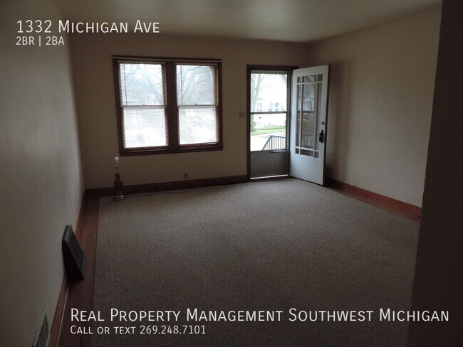 Building Photo - 3 Bedroom/ 1.5 Bath with detached 1 car ga...