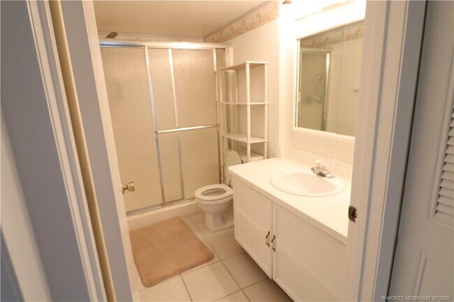 Foto del edificio - 241 SW South River Dr