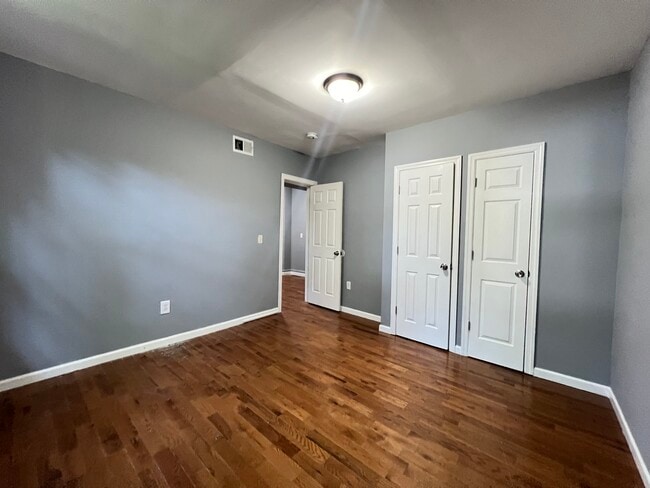 Unit 2 - 300 Lyons Ave