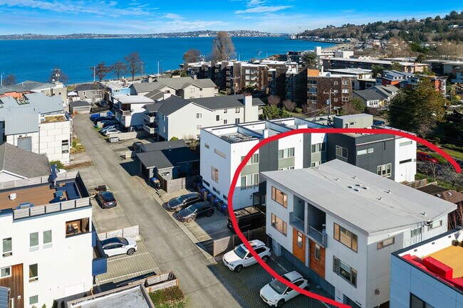 Foto del edificio - 3066 63rd Ave SW