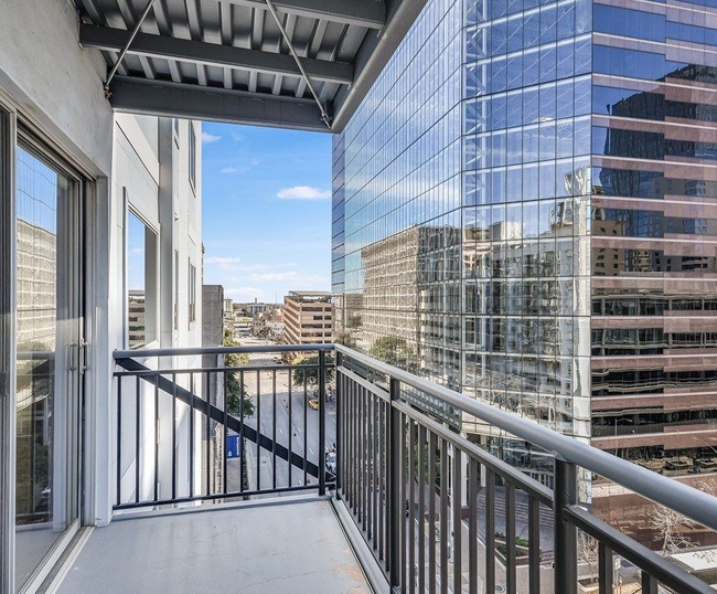 Building Photo - 800 Brazos St