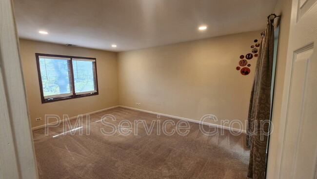 Foto del edificio - 985 West Ct