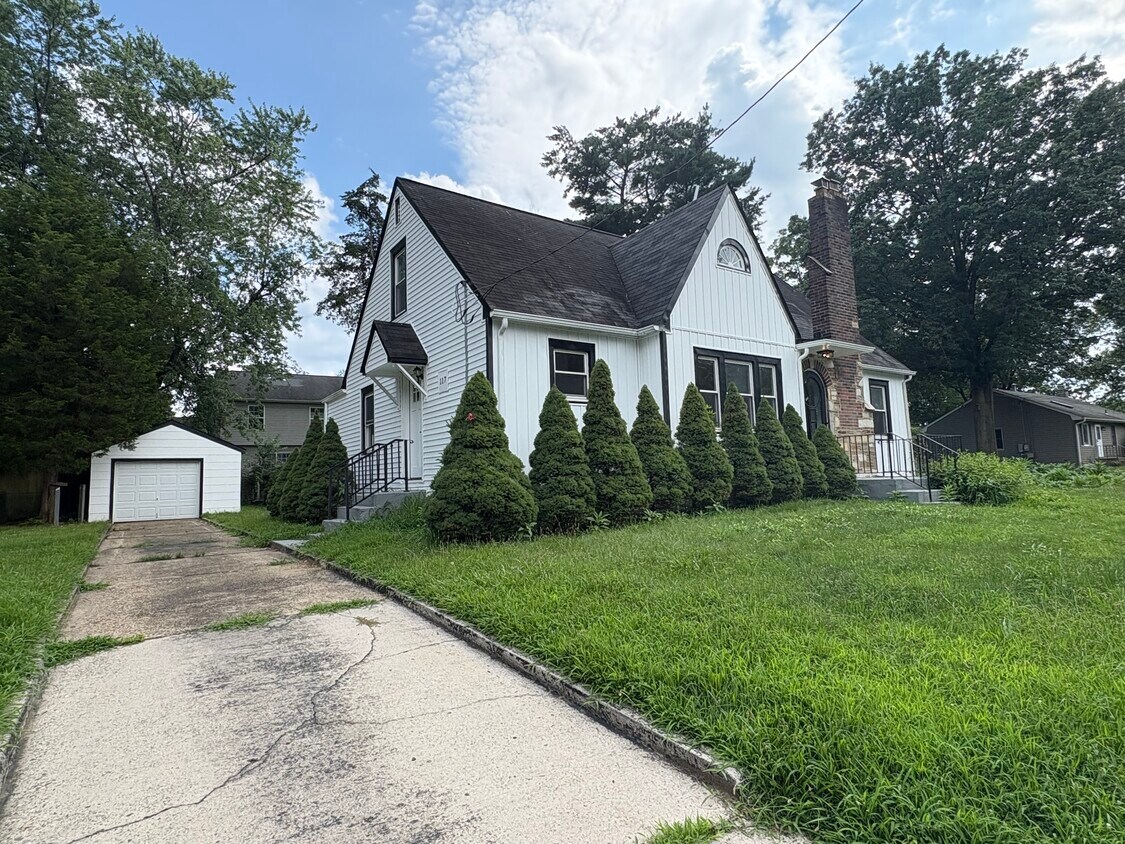 Right across the street from TCNJ! - 117 Green Ln