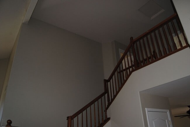 Building Photo - 10101 St Albans Ave