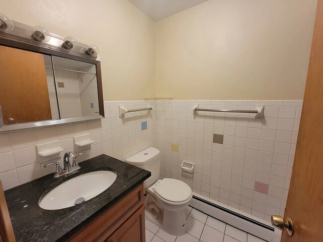 Foto del edificio - 6151 W Belmont Ave