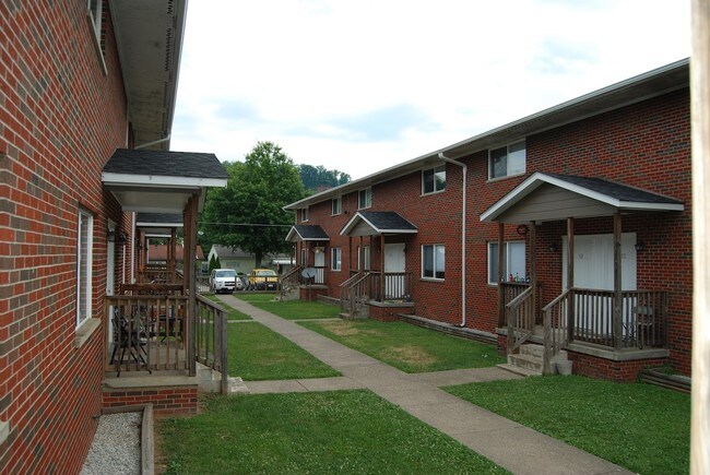 Building Photo - 4 Township Rd 1118