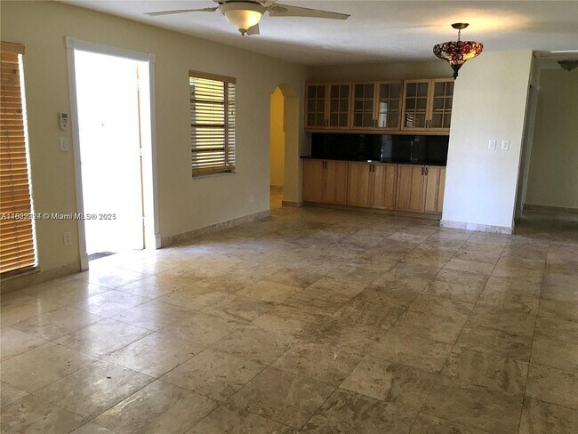 Foto del edificio - 2724 NE 32nd St