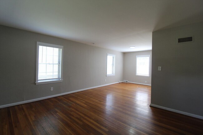 Foto del edificio - 2 Bedroom 1 Bath Duplex In The Waldo Area