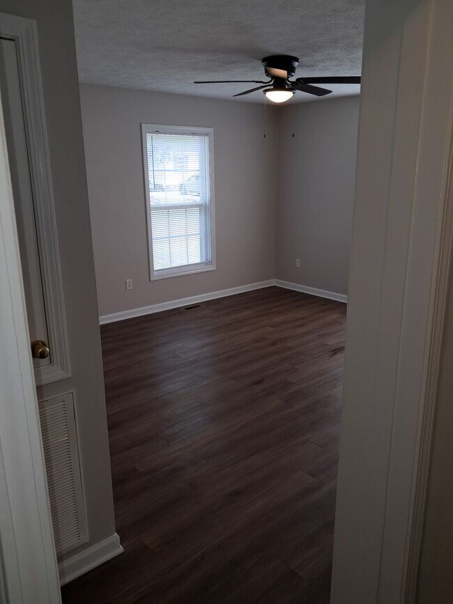 Foto del edificio - 2 Bedroom and 1 Bathroom Duplex