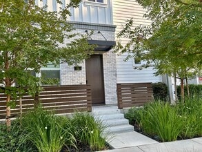 Building Photo - 1460 Civic Center Dr