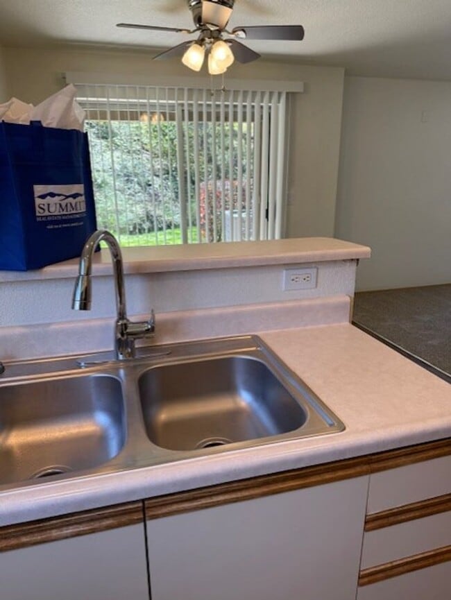 Interior Photo - Oakridge