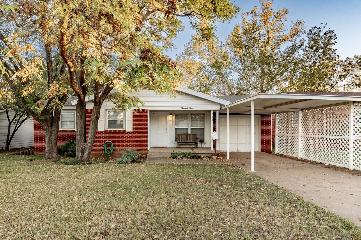 Primary Photo - 2615 48th St