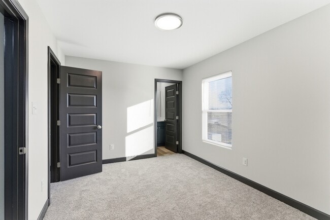 Building Photo - Macy Way- 111