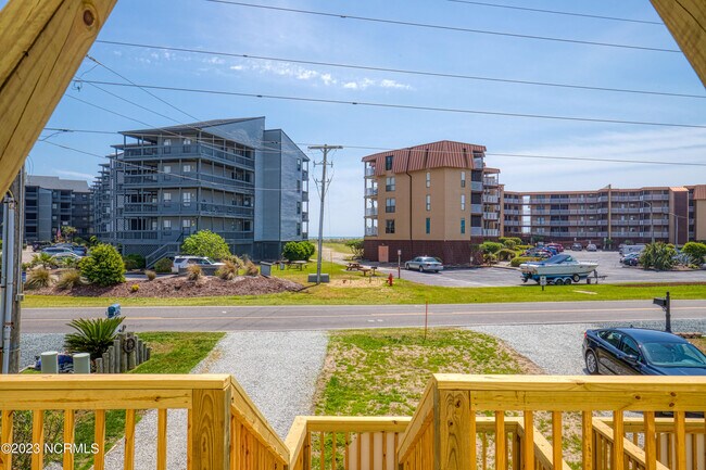 Foto del edificio - 1883 New River Inlet Rd