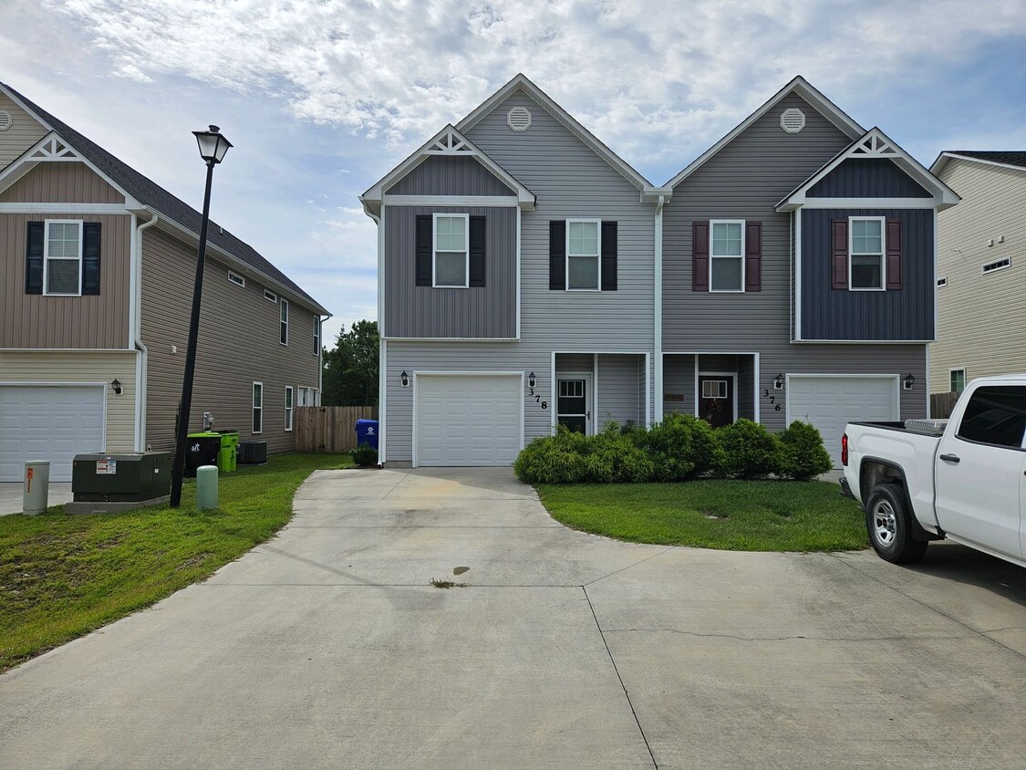 Foto principal - 3 Bedroom/2.5 Bath - Holly Ridge - The Lan...