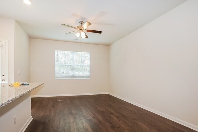Building Photo - Gorgeous Townhome in Augusta with Attached...