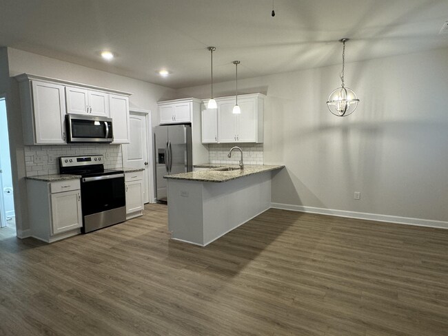 Foto del edificio - LIKE NEW, 3 bed 2 bath Townhome in Lula!