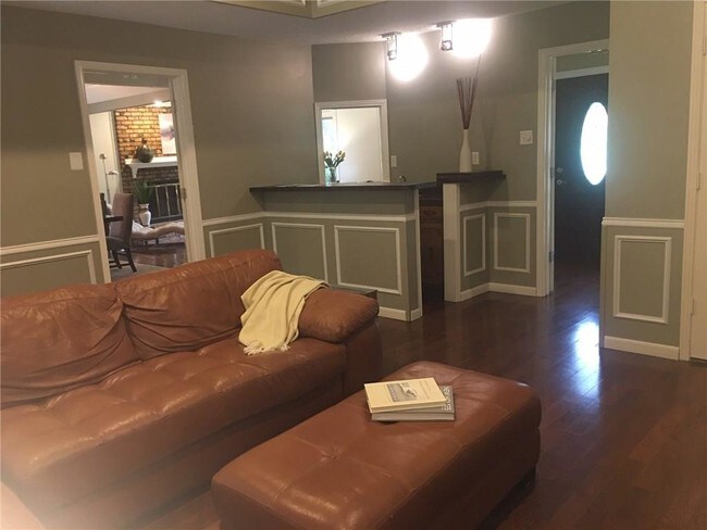 Foto del edificio - 512 Oakcrest Ln