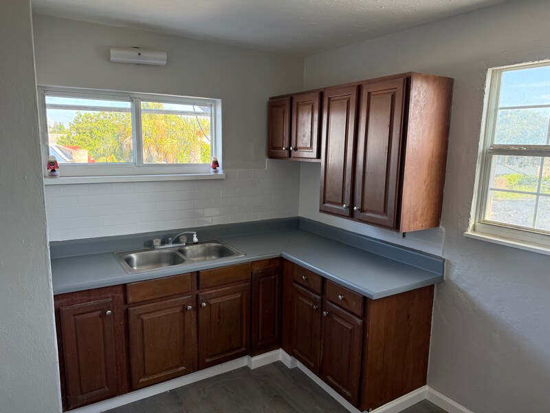 Foto principal - 2440 25th St N