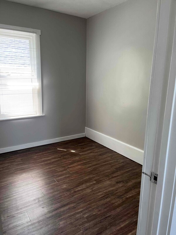 Building Photo - 3020 Searsdale Ave