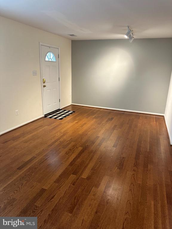 Foto del edificio - 7943 Timarand Ct