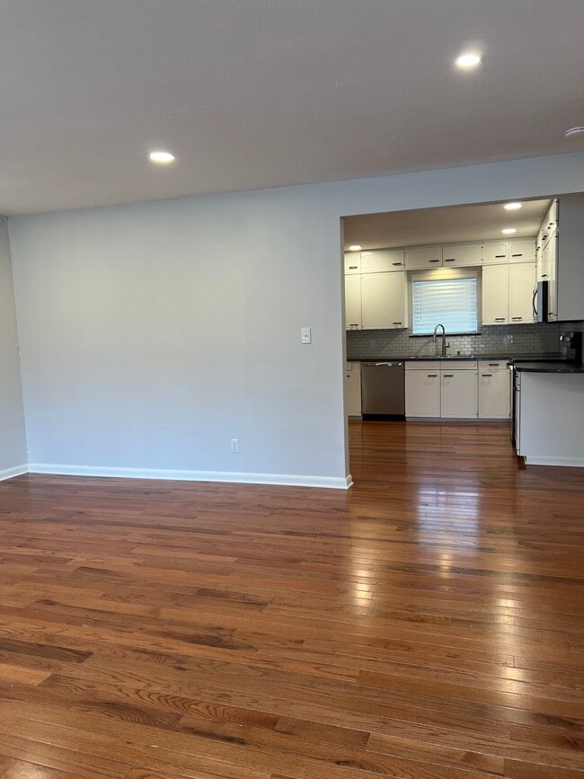 Foto del edificio - 1655 N Ramsey Ave