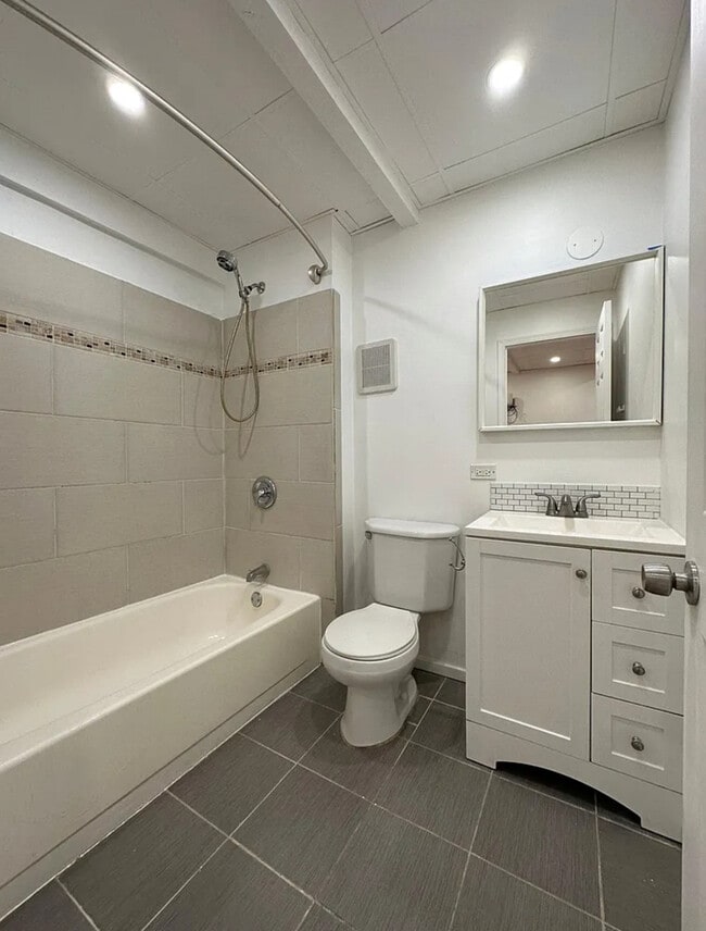 Building Photo - 149 Forest Ave