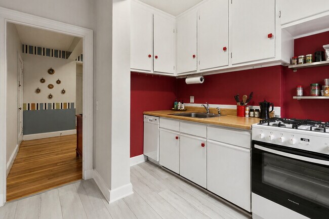 Foto del edificio - 97 Strathmore Rd