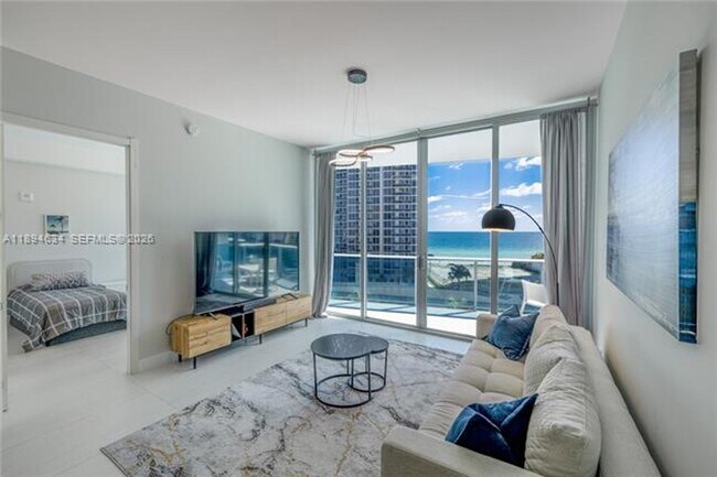 Foto del edificio - 17550 Collins Ave