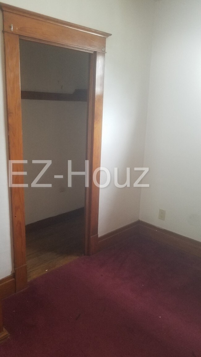 Foto del edificio - 72 Littlefield Ave
