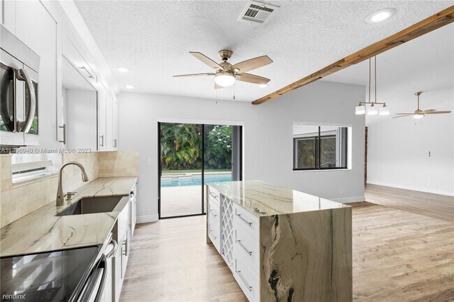 Foto del edificio - 3 br, 2 bath House - Welleby