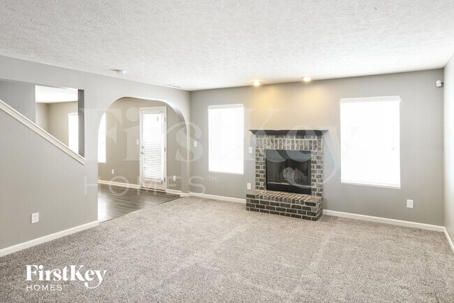 Foto del edificio - 5773 Weeping Willow Pl