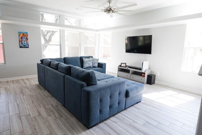 Building Photo - 411 Wetzel