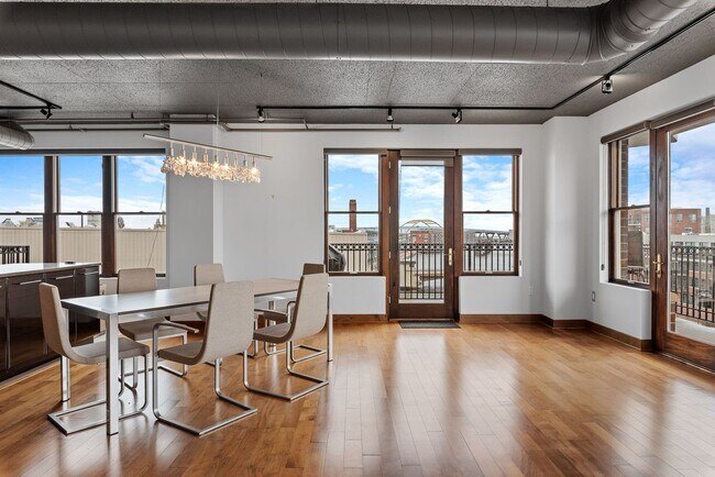 Foto del edificio - Stunning 3BED/2.5BATH Third Ward Condo