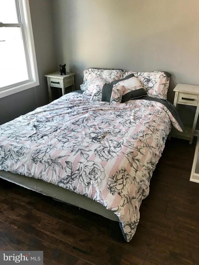 Building Photo - 651 20th St NE