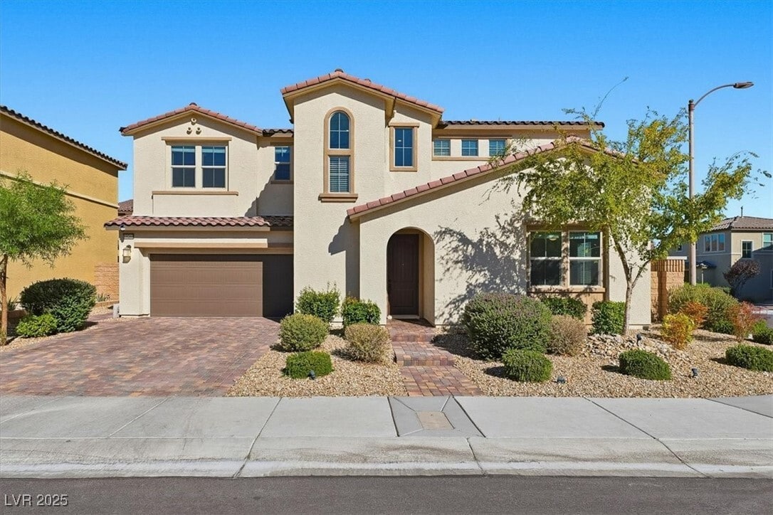 Foto principal - 10260 Western Pine Ave