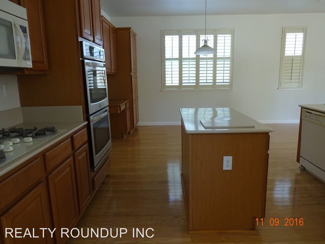 Building Photo - 5 br, 4 bath House - 9320 Sierra Spring Way
