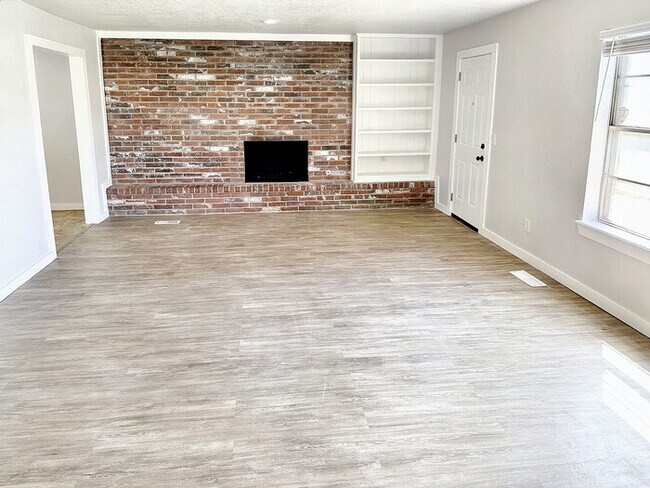 Photo - 11713 N Francis Ave House