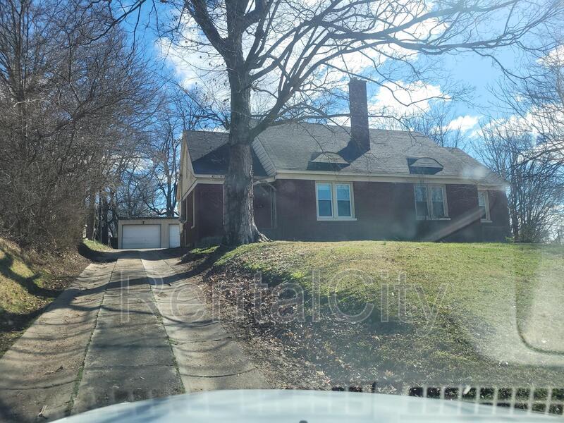 Primary Photo - 116 N Sampson Ave