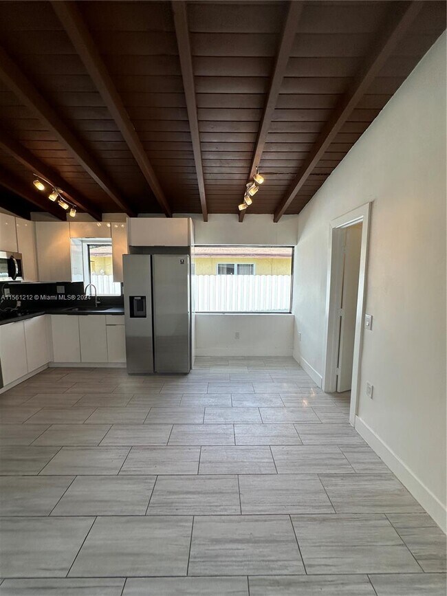 Foto del edificio - 290 NE 171st Terrace