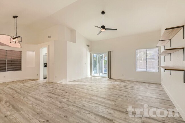 Foto del edificio - 4141 W Fallen Leaf Ln