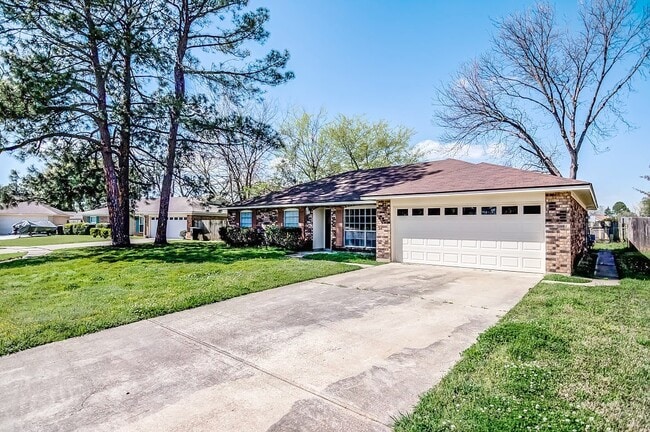 Building Photo - 1407 Akron Dr