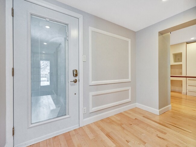 Building Photo - 135 Hinchey Av