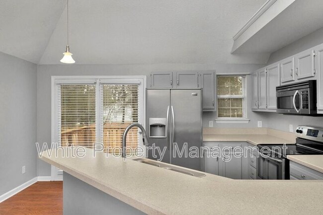 Foto del edificio - 1063 Stirrup Pl NW